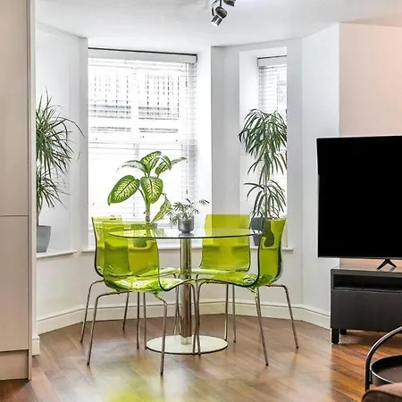 2-bed, 2-bath Harrogate