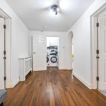 2-bed, 2-bath 아파트 *